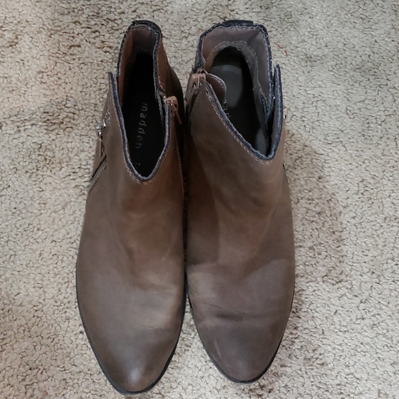 Shoes - Picture 3 of 4